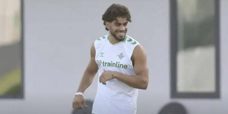 مانويل بيليغريني مدرب ريال بيتيس يتحدث عن غياب الزلزولي عن مباراة سوسيداد.