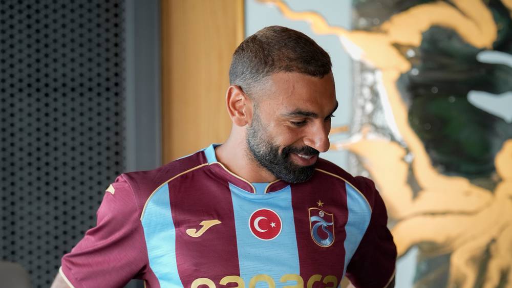 محمد صلاح يوقع عقداً تاريخياً مع طرابزون سبور بقيمة 17 مليون يورو 1 محمد صلاح بقميص طرابزون سبور يحمل رقم 17