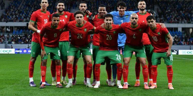 توفيق بن الطيب أندرلخت، مجموعة لاعبين شباب في صورة جماعية.