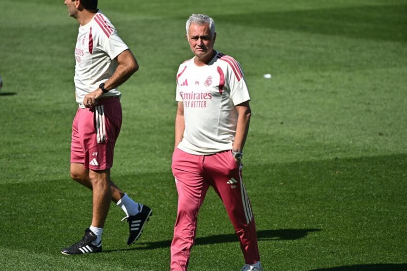 مورينيو يؤكد عدم حاجته لرودري في ريال مدريد بعد انتقاله لبرشلونة