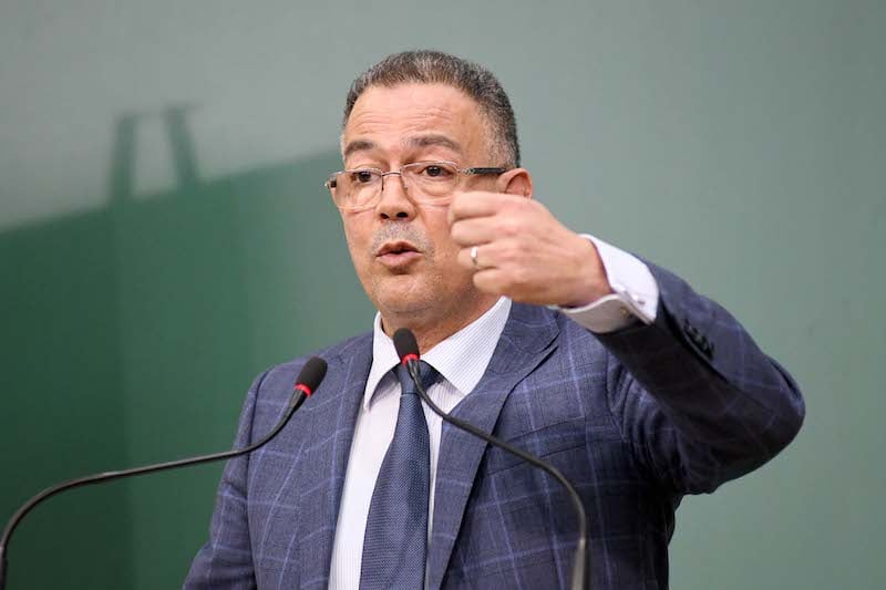 فوزي لقجع يتحدث في مؤتمر صحفي عن نهائي كأس العالم 2030