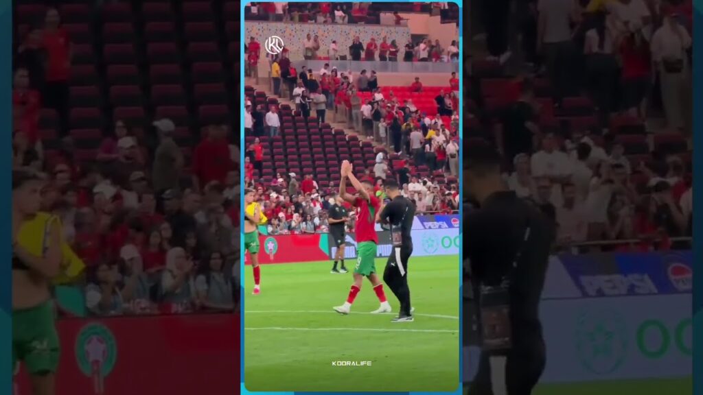 سفيان رحيمي يطالب لاعبي المنتخب المغربي بتحية الجماهير بعد نهاية المباراة 👏👏👏