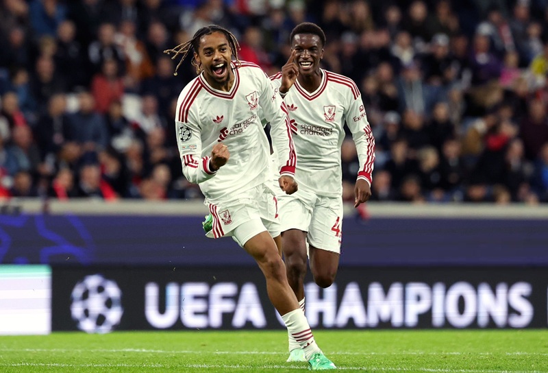 ليفربول ودوري أبطال أوروبا: سداسية تاريخية تداوي جراح الريدز