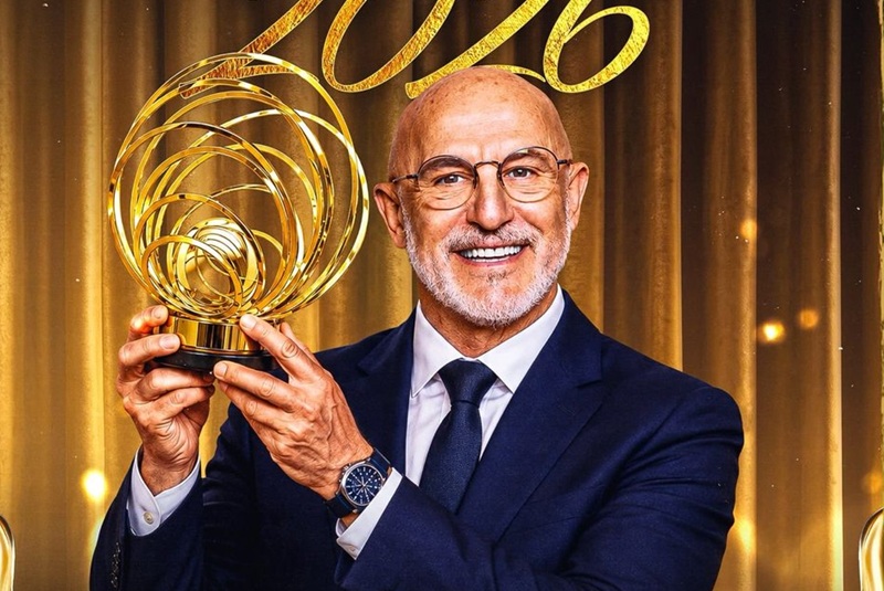 لويس دي لا فوينتي يتوج بجائزة أفضل مدرب في العالم 2026