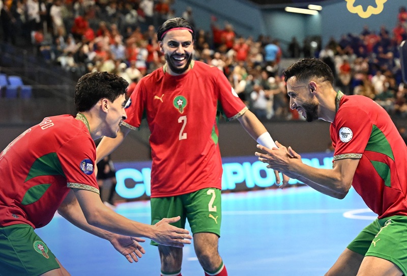 المنتخب المغربي لكرة الصالات يستهل حملة الدفاع عن لقبه برباعية في شباك الجزائر