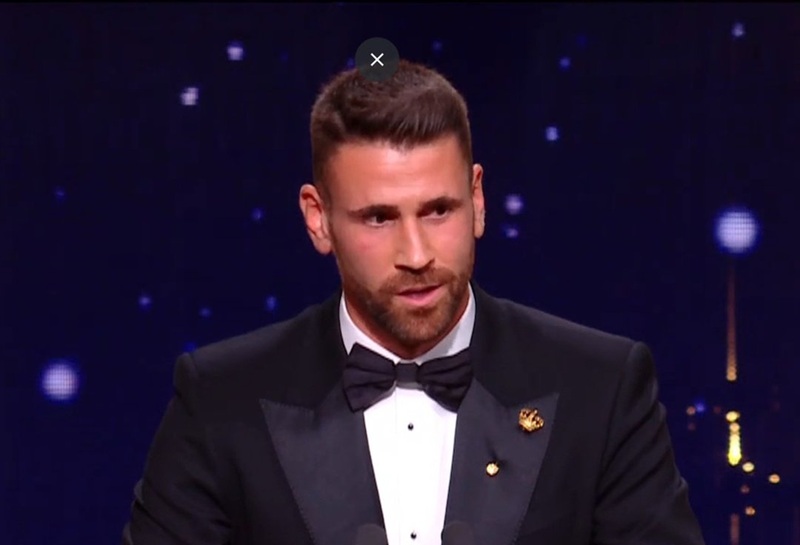 اوناي سيمون يتوج بجائزة أفضل حارس مرمى في العالم لعام 2026